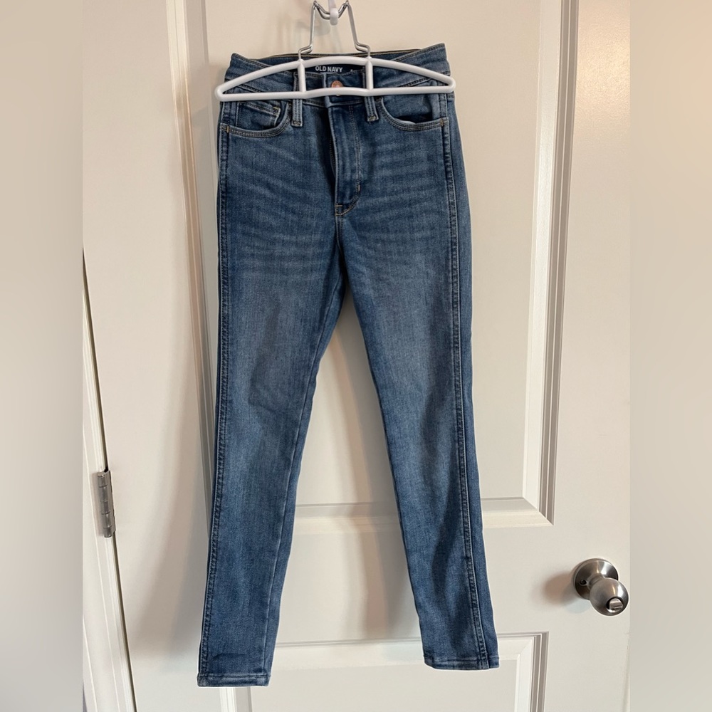 Old Navy Extra High Rise 360 Rockstar Jeggings